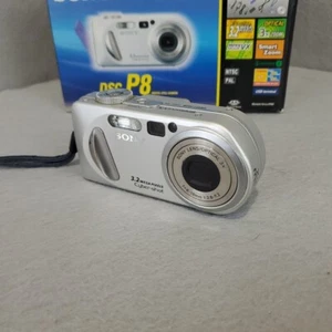 Sony Cyber Shot DSC-P8 3,2 megapixel fotocamera digitale argento NON TESTATA - Foto 1 di 8