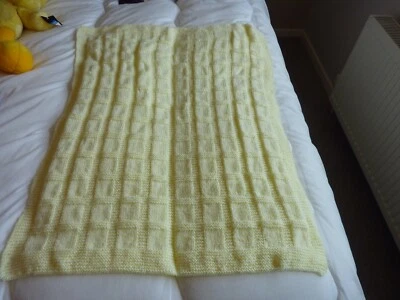 Hermosa manta blanca tejida a mano para bebé para cuna/cochecito/canasta Moisés Foto 1 de 2