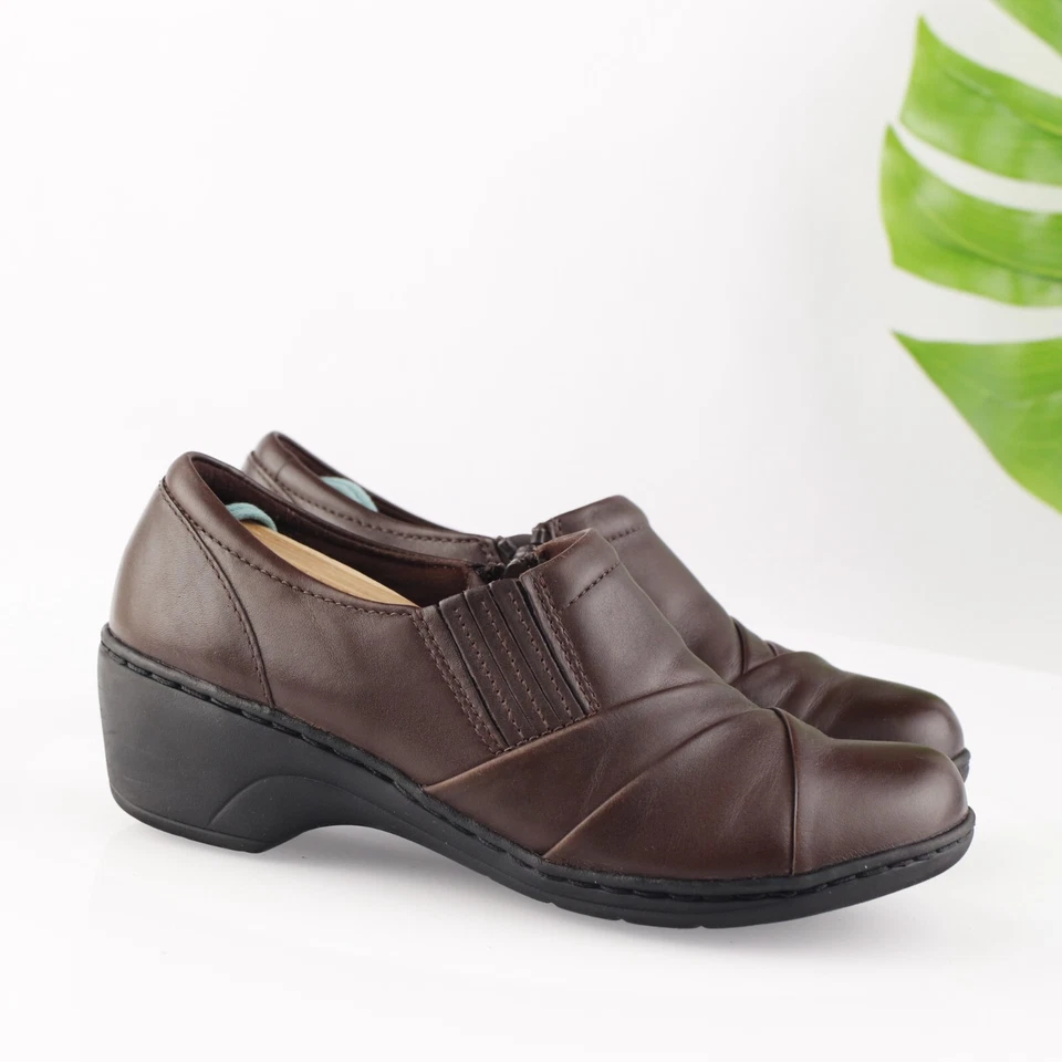 Clarks Womens Channing Essa Loafer Size 7.5 Brown Leather Wedge Shootie Zip Shoe - Image 1 of 4