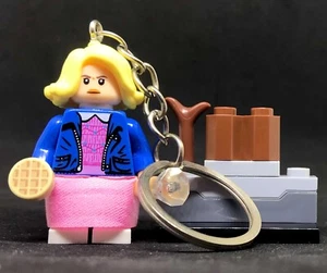 LEGO KEYCHAIN KEYRING ONCE STRANGERS THINGS IN A LOVELY BOX - THE GIFT 🎁 - - Picture 1 of 7