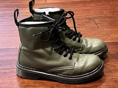 Dr Martens 1460J 卡其色绿色皮革女孩男孩 2 拉链花边休闲战斗靴 — 第 1/4 张图片
