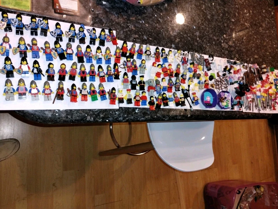 Lego Vintage Knight Castle Minifigure Lot Of 83 Plus Extra Minifigs Accessories  - Image 1 of 4
