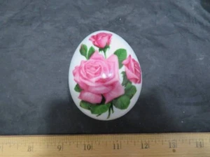 Caja de baratijas caja de pastillas Danbury porcelana como nueva diseño de rosa en forma de huevo 1981 - Imagen 1 de 8
