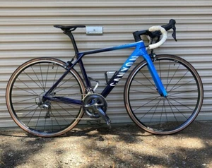 Canyon Ultimate CF SL 8.0 - Picture 1 of 3