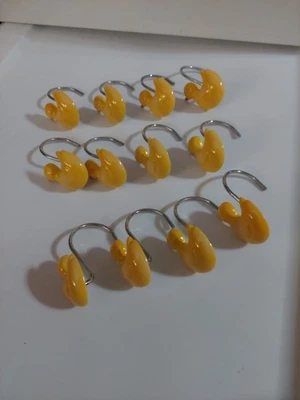 Ganchos para cortina de ducha de pato amarillo (juego de 12) Foto 1 de 3