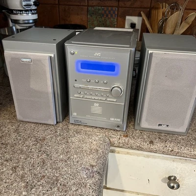 JVC SHELF SYSTEM FS-S77 Stereo AM/FM/AV CD/DVD Changer Player w/Remote - Image 1 of 4