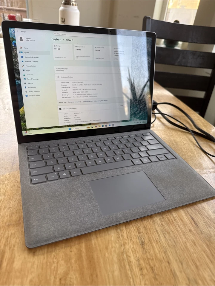 Microsoft Surface Laptop 1ª Generación 1769 i7-7660U 16 GB RAM 1 TB SSD Win11 Pro Foto 1 de 4