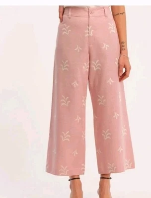 Elie Tahari Pants Size 8 Pink Embroidery Flare Legs Linen Blend Pockets - Image 1 of 4