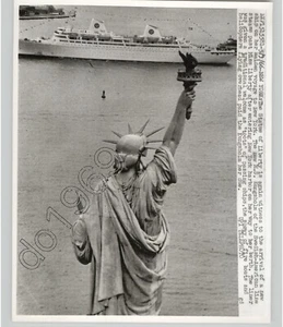 Swedish-American Liner MS KUNGSHOLM in NYC, USA 1966 VTG Nautical Press Photo - Picture 1 of 2