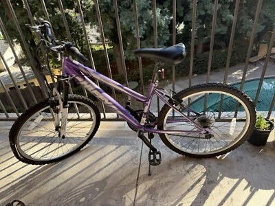 Bicicleta de montaña Huffy para mujer 24 pulgadas - púrpura (64350) Foto 1 de 4
