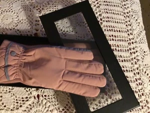 Baby pink coloured Ladies gloves - gift boxed  - Picture 1 of 3