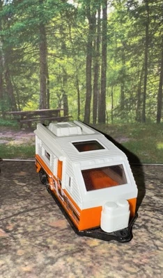 Remolque de viaje Matchbox para camping nuevo suelto recién salido del paquete naranja y blanco 1:64 Foto 1 de 4
