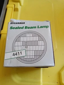 SYLVANIA - 4411 Sealed Beam Headlight (4.5 inch Round) PAR36 - Halogen (1 Bulb) - Bild 1 von 2