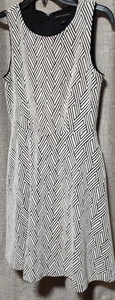 Banana Republic Kleid Damen 0 schwarz weiß geometrisches Jacquard Fit ausgestellte Ärmel - Bild 1 von 11