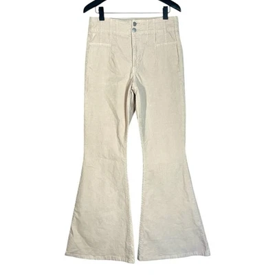 Pantalón acampanado de pana de tiro alto Altar’d State talla 28 en crema Foto 1 de 4