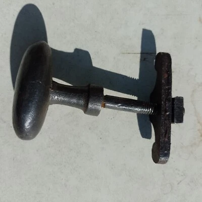 Ancienne poignée de porte en fer forgé, serrure clenche - Photo 1/3