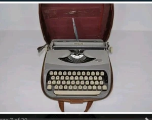 1950's Royal Royalite Grey Portable Typewriter w/ Original Royal Carry Case - Picture 1 of 19