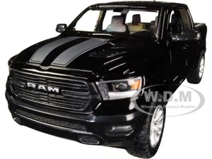 2019 RAM LARAMIE 1500 CREW CAB PICKUP TRUCK BLACK W/STRIPES 1/24 MOTORMAX 79357 - Picture 1 of 6