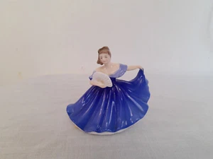 Vintage Figurine Royal Doulton Elaine #HN3214 Bone China - Peggy Davies 1979 - Picture 1 of 13