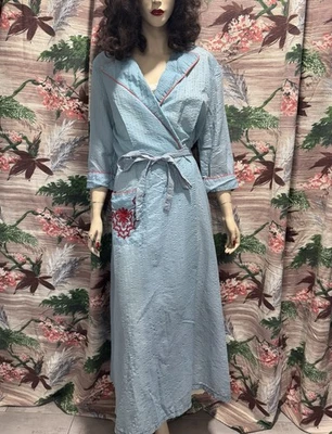 Roupão Seersucker vintage década de 1940 azul com detalhes em coral pequeno - Imagem 1 de 4