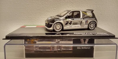 1:43 UNIVERSAL HOBBIES EAGLE RACE RENAULT CLIO V6 TROPHY #24 CATALUNYA E. CODONY Foto 1 de 4