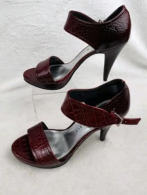 Tacones Paula Casa Blanca Mercado Negro Estampado Cocodrilo Tacones Borgoña Oscuro Talla 9 Foto 1 de 4