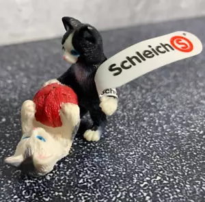 CUTE - 2012 Schleich - Kittens Playing with Yarn - Retired 13724 - New with Tags - Picture 1 of 7