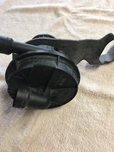 04 2004 Volkswagen VW Golf 3.2L Secondary Air Injection Pump 06A959253B - Picture 1 of 3