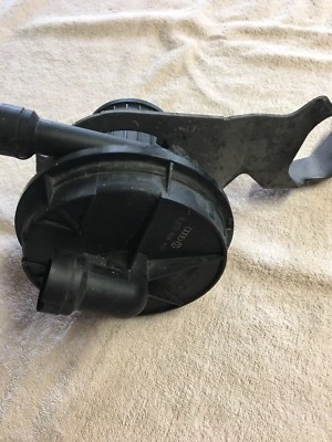 04 2004 Volkswagen VW Golf 3,2 L bomba de inyección de aire secundaria 06A959253B Foto 1 de 3