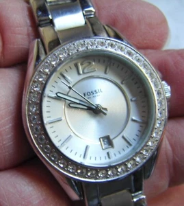 Fossil Damen Quarz Uhr, Datum, Strass, Water Resist 10 ATM Need Batt C45 - Bild 1 von 10