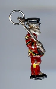 VINTAGE 3D STERLINGSILBER ROT SCHWARZ WEISS EMAILLE YEOMAN WARDER BEEFEATER CHARM - Bild 1 von 3
