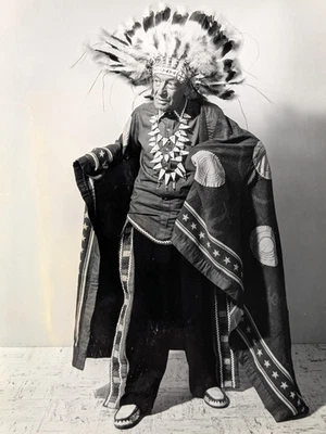 C1950 - Baltimore Md Foto real de nativos americanos con tocado 8x10 - B4 Foto 1 de 3