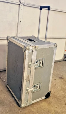 WILSON ROAD CASE Heavy Duty Shipping Wheels Handle 25 x 15 x 18 - Image 1 of 4