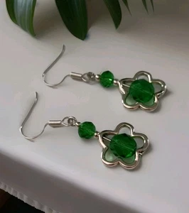 Vintage Style GREEN Faceted Crystal earrings In Silver Plate.drop Dangle - Picture 1 of 11