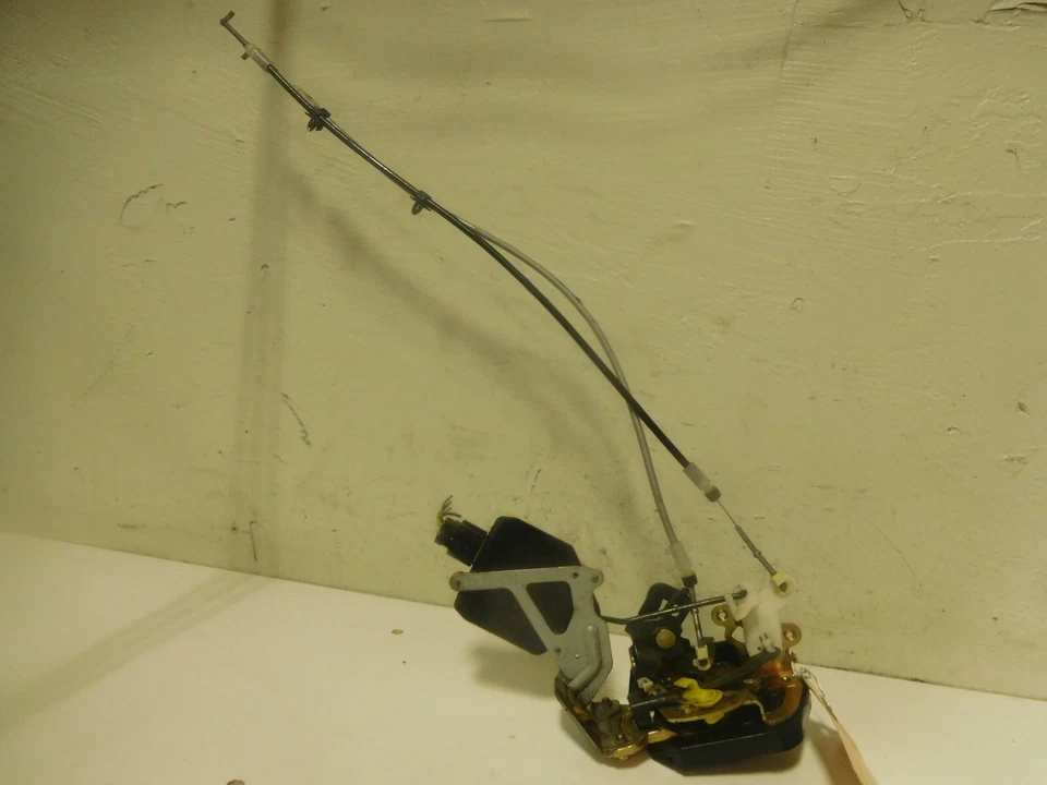 Привод замка левой задней двери 2003-2006 Hyundai Elantra 2,0 л 4 цилиндра A/T - Изображение 1 из 4