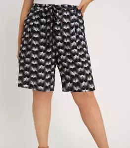 Ladies plus size 20 Sara navy floral print tie waist Shorts NEW 602 - Picture 1 of 2