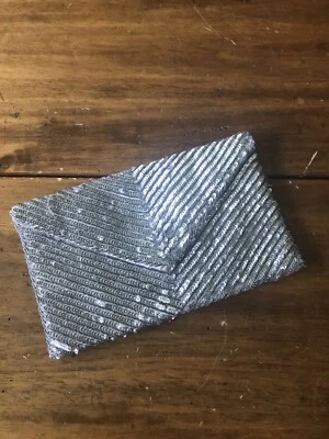 Cartera sin asas vintage blanca plateada con lentejuelas EXPRESS bolso de mano fiesta noche formal Foto 1 de 4