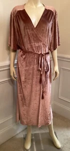 Boutique WN SZ 2X Velour Long Robe Blush Color NWT WRAP & Ties Adjustable 3/4 SL - Picture 1 of 11