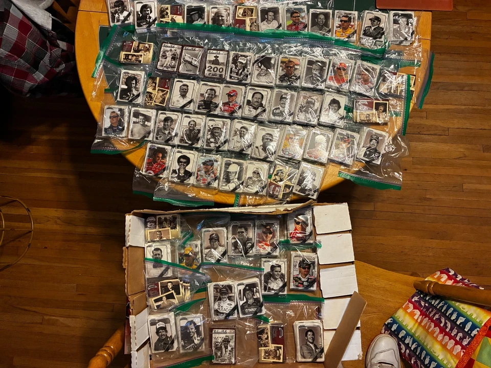 MASSIVE 1700 COUNT NASCAR TRADING CARDS LOT. 2009 PRESS PASS LEGENDS.  - Image 1 of 4