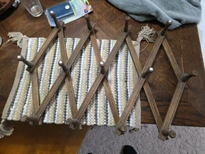 Acordeón de madera vintage 13 clavijas estante colgante de pared sombrero expandible taza abrigo cocina - Imagen 1 de 6
