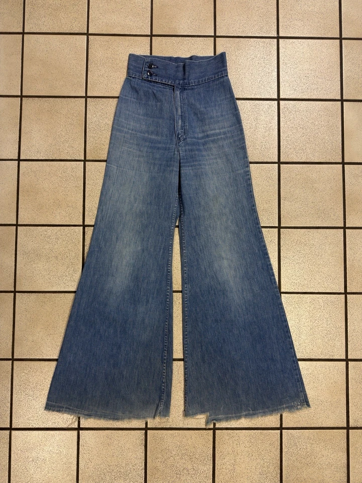 Pantalones de mezclilla hippies acampanados con fondo de campana JCPenney Fashions de colección años 70 80 Cottagecore 25x31 Foto 1 de 4