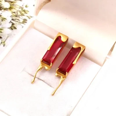 Artigianale Rubino Baguette Orecchini: Argento Sterling Placcato Oro Minimalista - Immagine 1 di 3