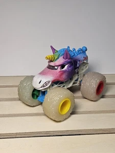 Neumáticos multicolores Monster Jam Monster Truck SPARKLE SMASH 1:64  - Imagen 1 de 11