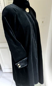 Abrigo Vintage Largo TERCIOPELO NEGRO Talbots. Estilo clásico. Belleza gótica. Usado en excelente estado - Imagen 1 de 12