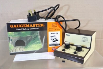 CONTROLADOR GAUGEMASTER MODELO P O GAUGE 0-14 Volts TRANSFORMER 240 Volts ENTRADA oj - Imagem 1 de 4