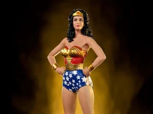 Wonder Woman Lynda Carter 1/10 Statue BRANDNEU - Bild 1 von 5