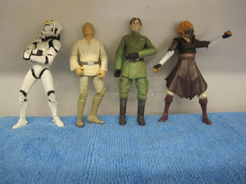 STAR WARS JANEK SUNBER,PLO KOON,SKY WALKER AND CLONE TROOPER FIGURES.LOOSE Cover