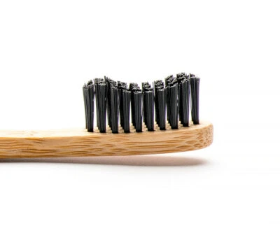 Humble Brush Bambus Erwachsene Zahnbürste mit Nylon Soft Borsten - Schwarz - BPA Frei