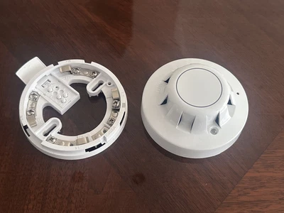 Apollo XP95 Addressable Optical Smoke Detector - Image 1 of 2