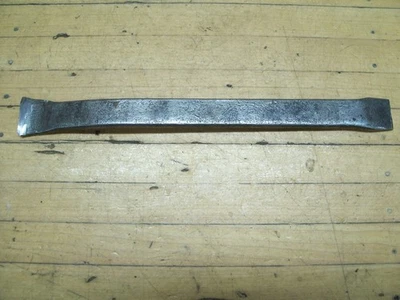 Kit de herramientas de coche antiguo Ford cambiador de neumáticos cuchara de hierro modelo T A coche camión TT Foto 1 de 4